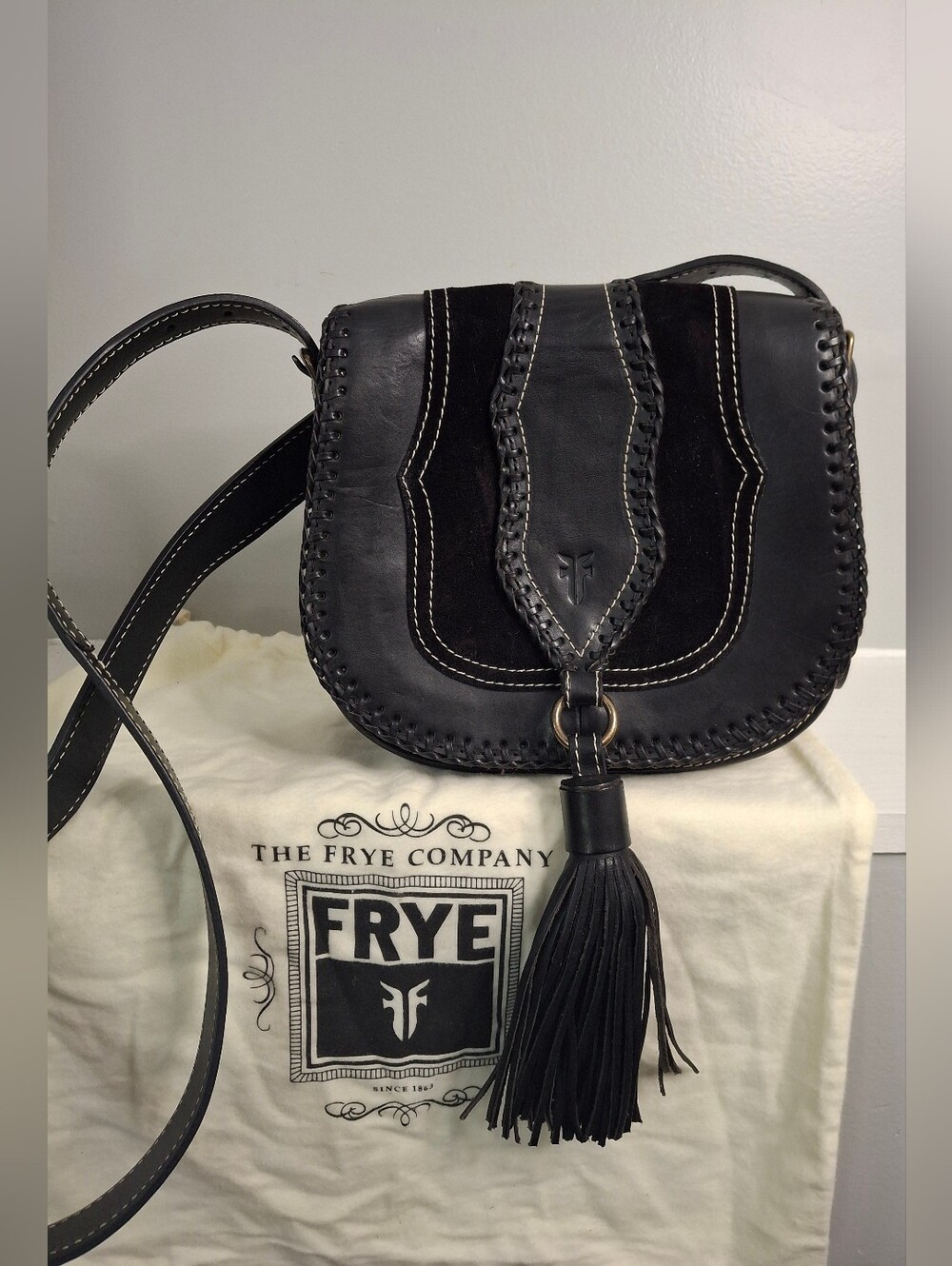 Frye Whipstitch & Tassel Saddle Crossbody Bag Black Leather Boho Western NWT